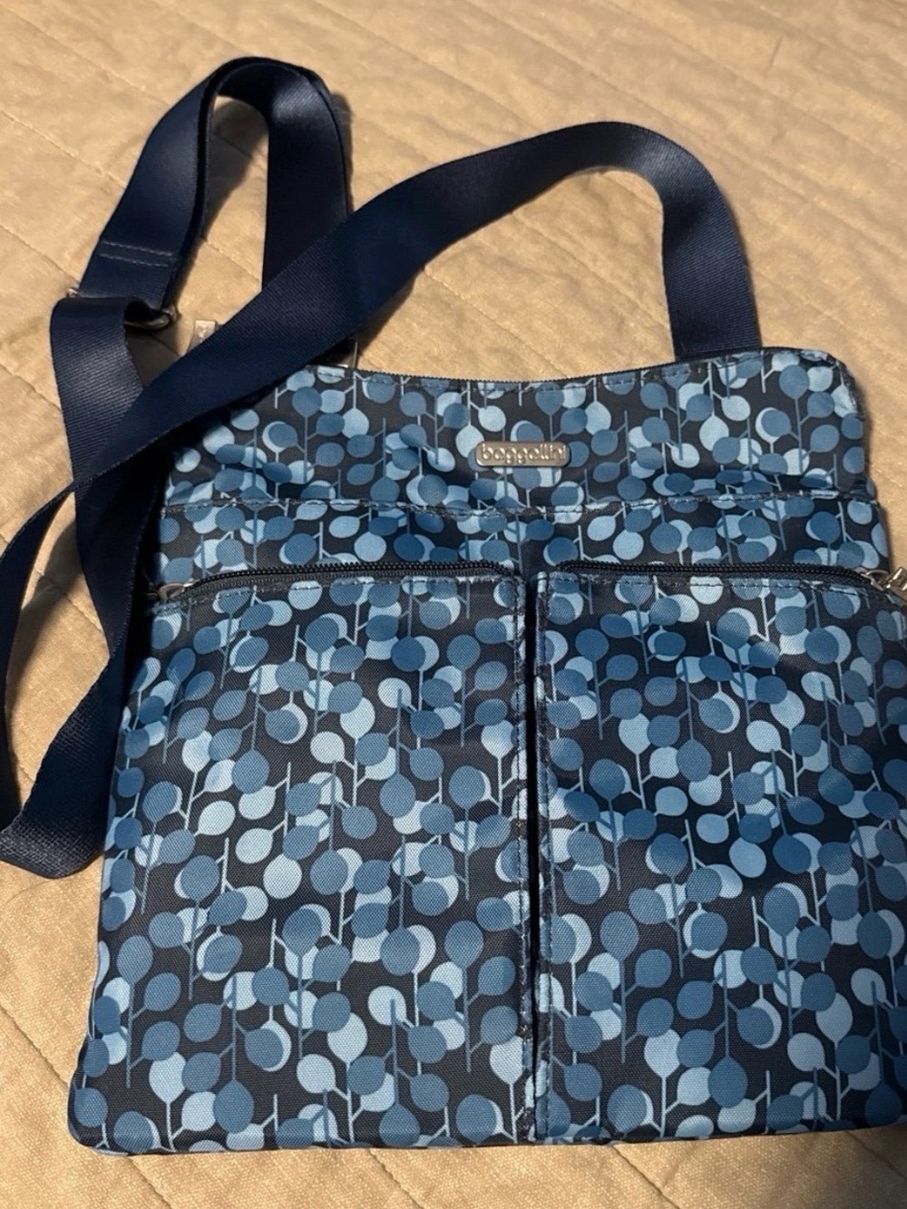 Baggallini Horizon Crossbody bag with zipper pouch.